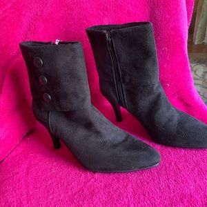 ⬇️ PRICE-NWT FIONI BOOTIES 6 ½ W